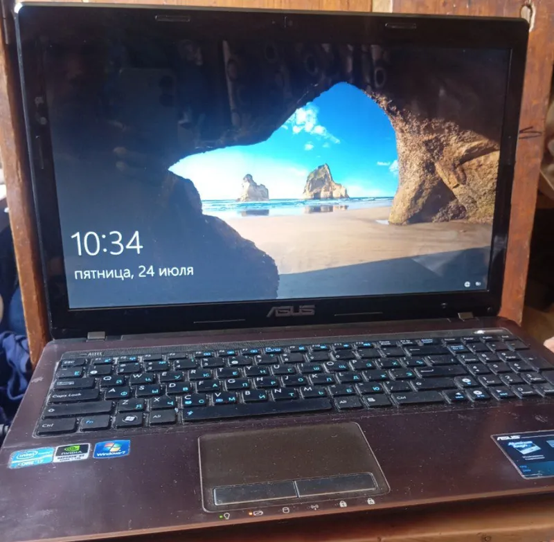 Ishlaydigan holatda Asus noutbuk sotaman, o‘yin uchun emas