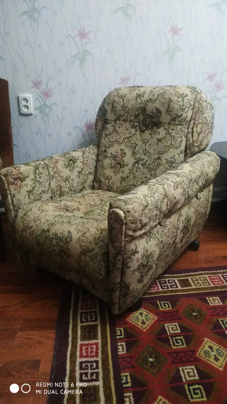 Кресло мягкое советское