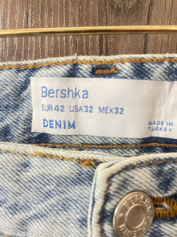 Djinsi shim Bershka 32 — фото 2