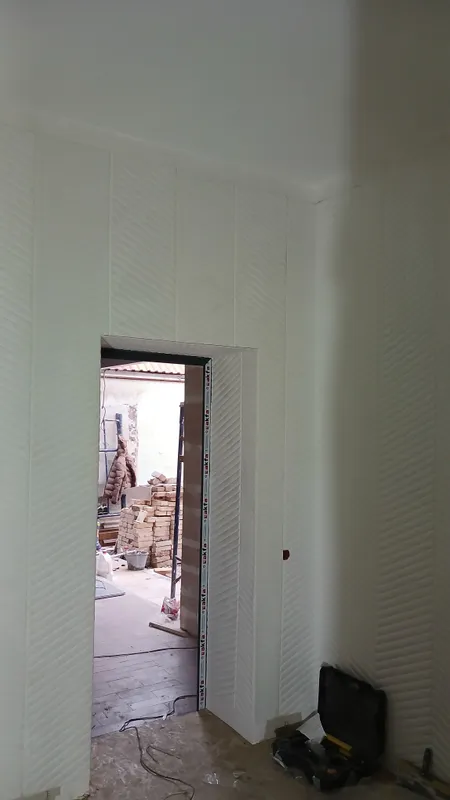 Laminat va linoleum yotqizamiz. Shiftga plastik panel. 10