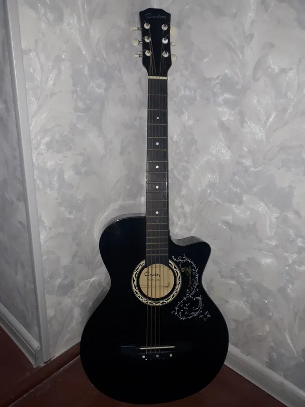 Gitara sotiladi razmer 38 aybi yoq 1 Gitara sotiladi razmer 38 aybi yoq 1