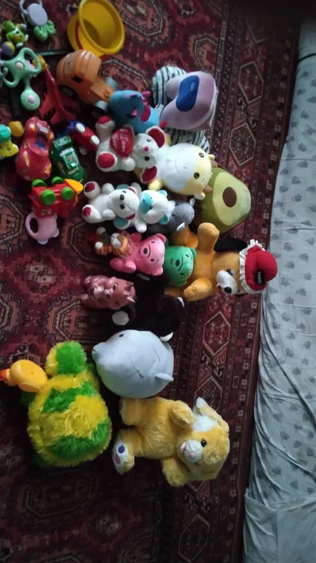 Продаётся детское кресло-качалка и мягкая игрушки. 4