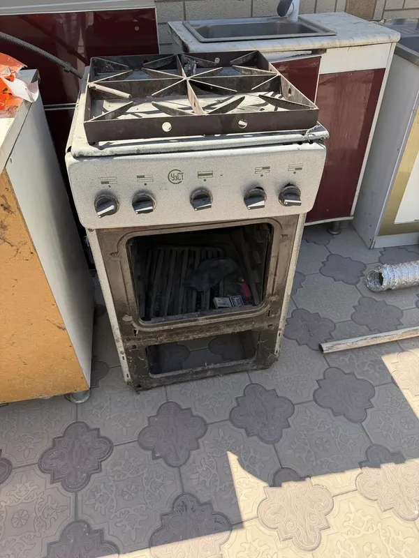 Газ плита сотилади срочно 3