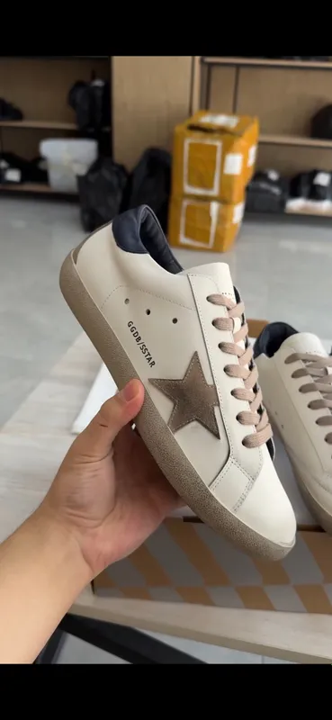 Golden Goose — фото 1