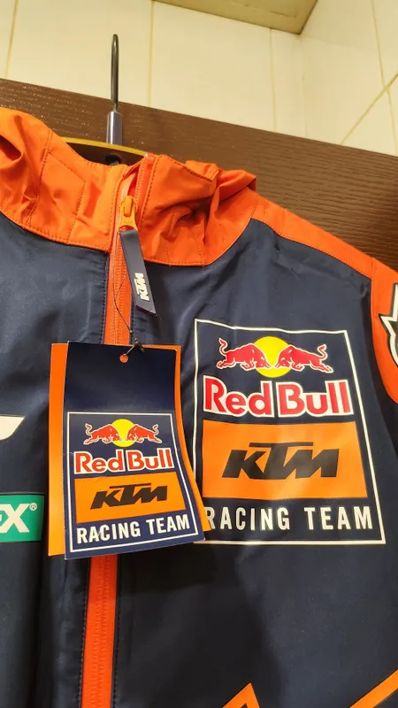 Куртка ветровка RED BULL, новая,оригинал, размер 48-50 3 Куртка ветровка RED BULL, новая,оригинал, размер 48-50 3