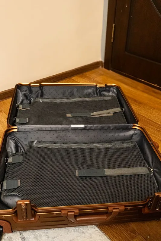 RIMOWA Bronze Collection — лимитированный чемодан (Check-In M) — фото 6