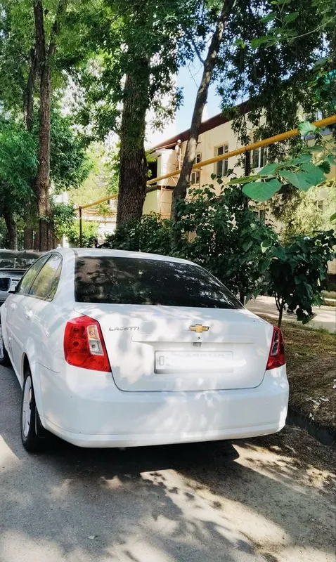 Chevrolet Lacetti Gentra — фото 1