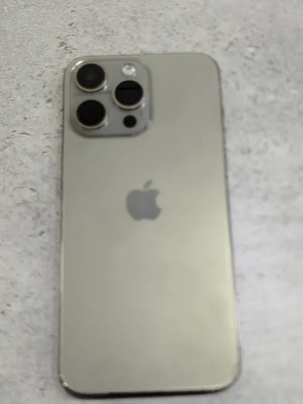 IPHONE 15 PRO MAX 1