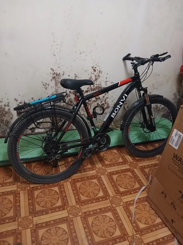Velosiped yangi kop haydalmagan Velosiped yangi kop haydalmagan