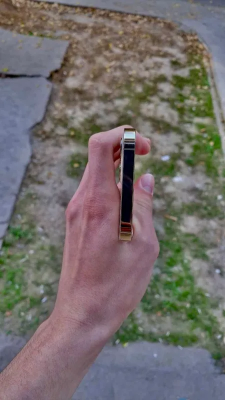 Обменяю IPhone 12 Pro 256 6