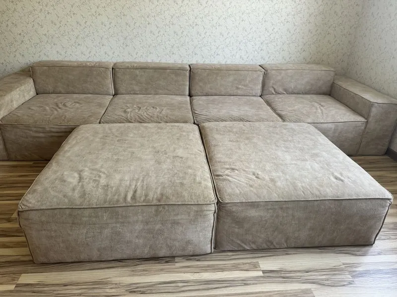 Пролается диван.