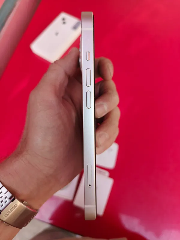 iPhone 13 128gb, yomkost 94% 4