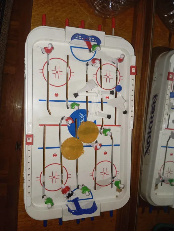 stol hokkey (table hockey) stol hokkey (table hockey)