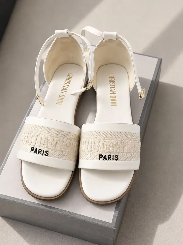 Белые босоножки Dior Белые босоножки Dior