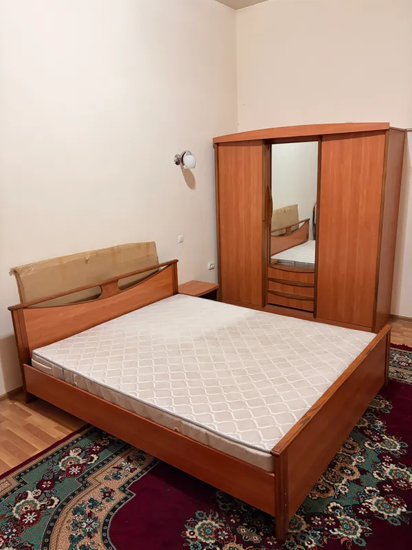 Спальня б/у, но в хорошем состоянии, есть 2 тумбочки. 1
