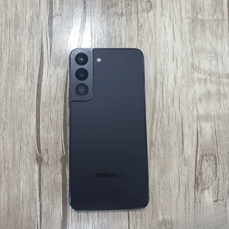 Samsung S22 telefon 2 Samsung S22 telefon 2