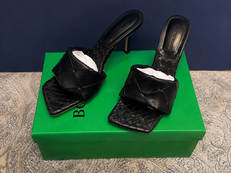Шлепанцы Bottega Veneta Lido Flat Sandals 1