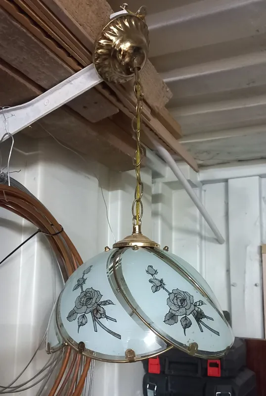 Продаётся люстра.