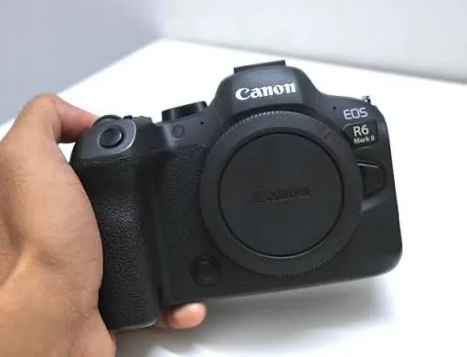 Canon EOS R6 Mark II 3