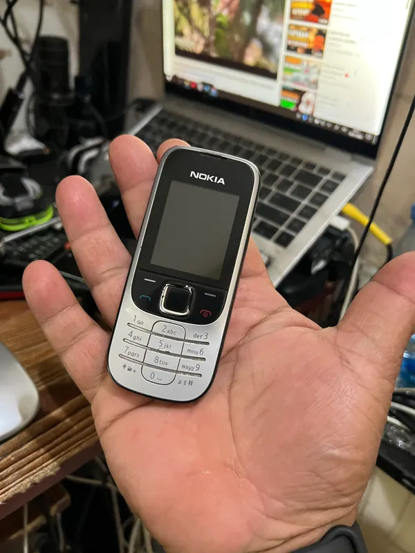 Nokia 2330 3