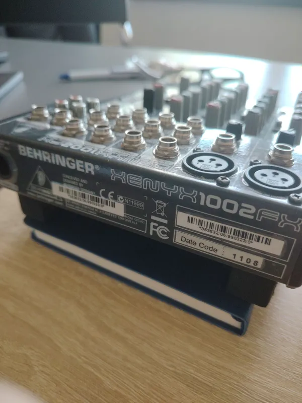 Pult Zvukovoy, BEHRINJER XENYX 1002FX 2