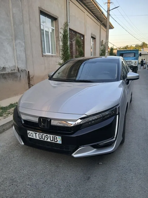 Honda clarity gybrid 2 Honda clarity gybrid 2