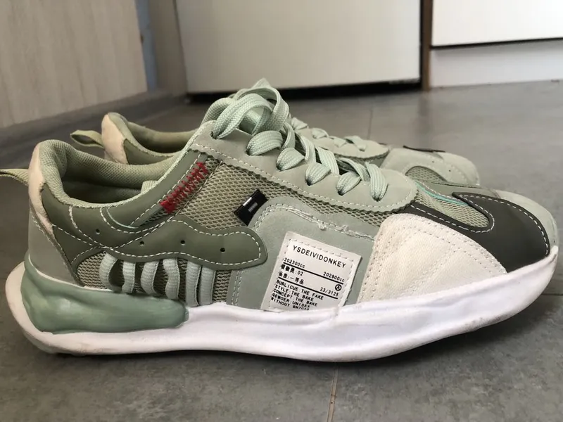 Кросы new balance, и китайская фирма они оба оригинал покупал в китае 5