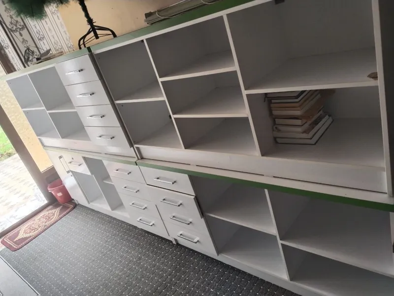 Polkali shkaf/office/dorixona/do'kon uchun