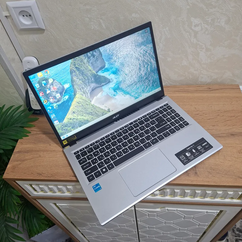 Core i3-N305 (13avlod)/ SSD xotira 256 gb/ ОЗУ 8gb