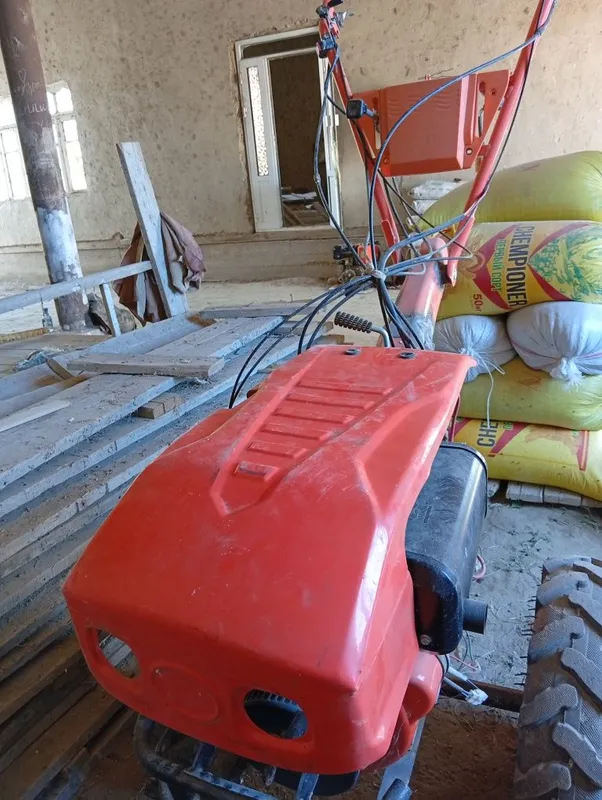Traktor yer haydash uchun