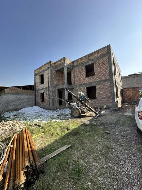 Ярим тайор 2х этаж катта участка, уч кахрамон, обод маххаля