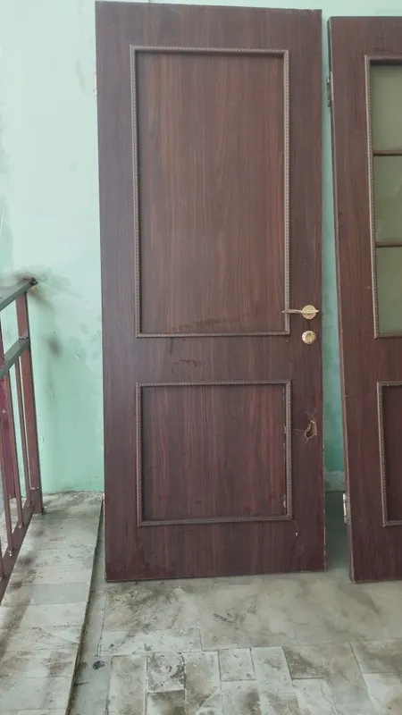 Продоётся дверь для внутри дома