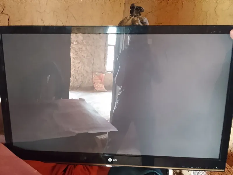 monitor zoʻr sifatliy yaxshi  koʻzga zarari yoʻq