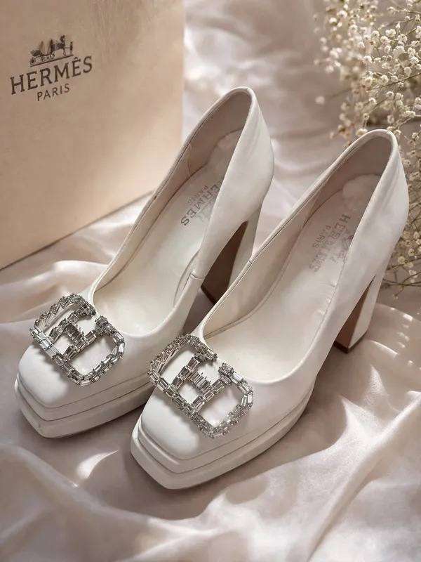 Hermes oq tufli