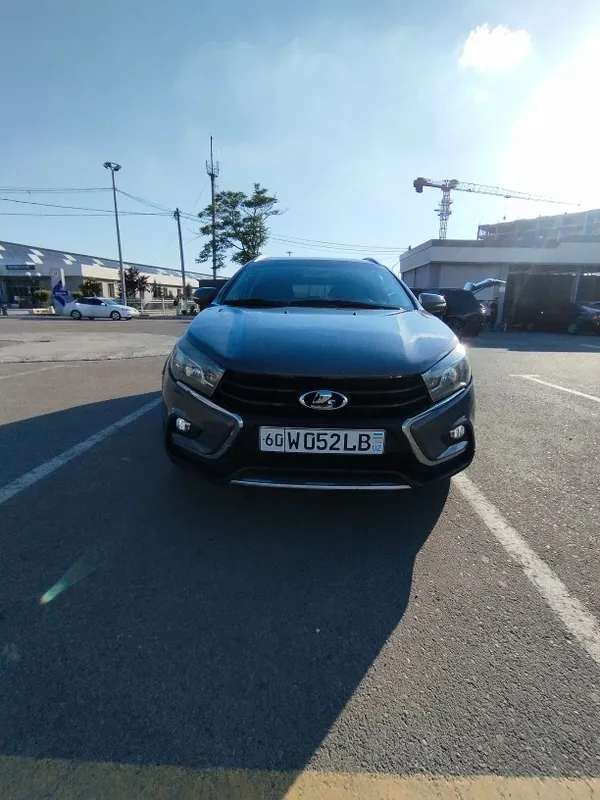Lada Vesta cros sotiladi