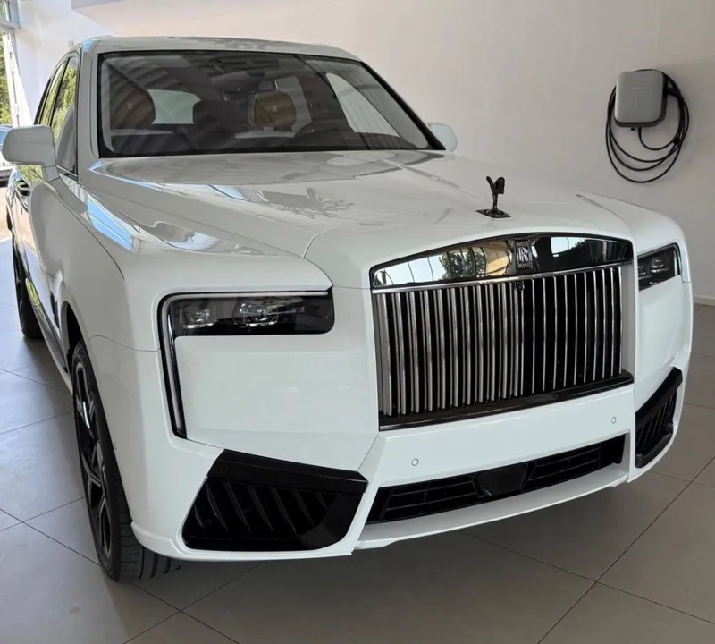 Rolls Royce Cullinan Black Badge White MY2026 — фото 6
