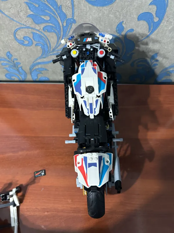LEGO Technic BMW M 1000RR — 1:5 ideal holatda — фото 1