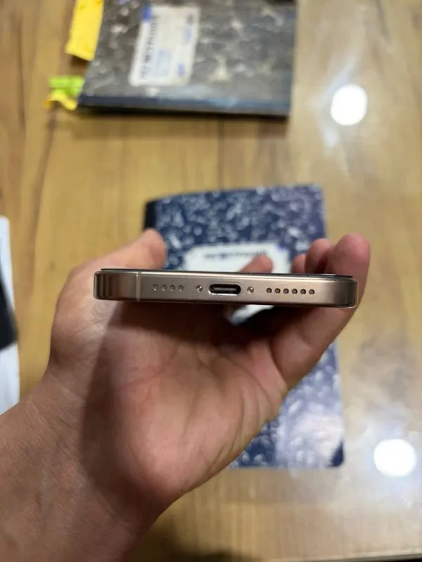 Iphone 16 pro max 6