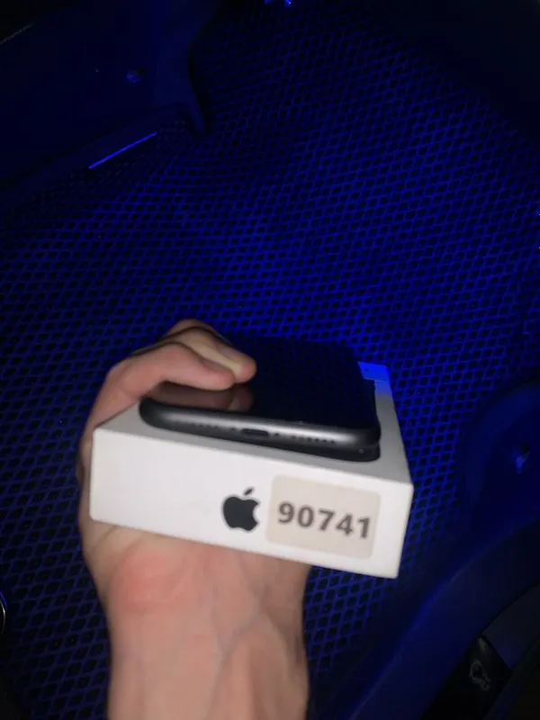 Iphone 11 в хорошеем состаяниии с каробка документами 7
