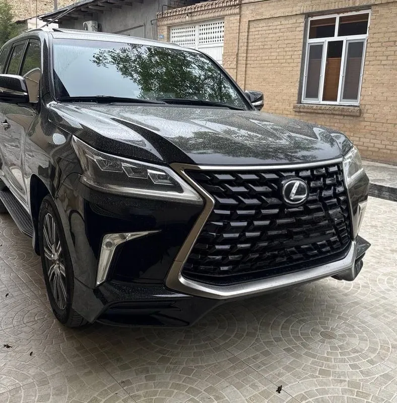 Lexus LX 570 год 2016 — фото 1