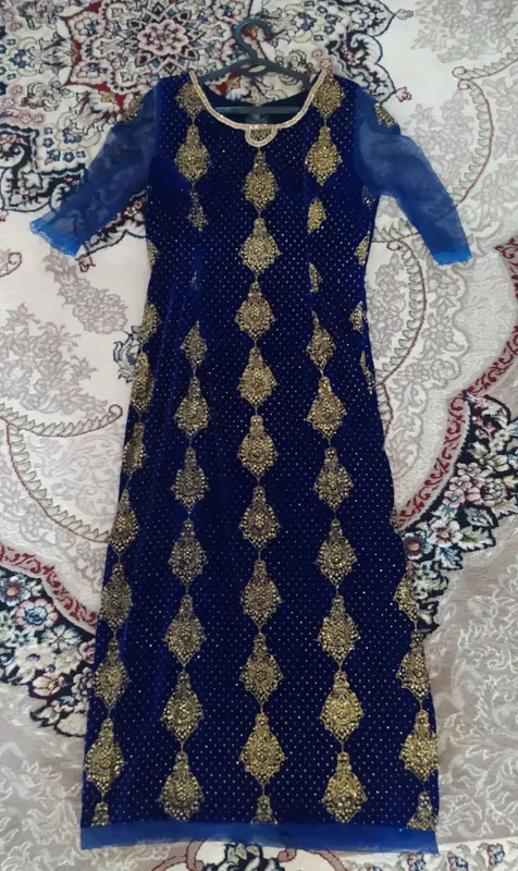 Sharqona oqshom libosi