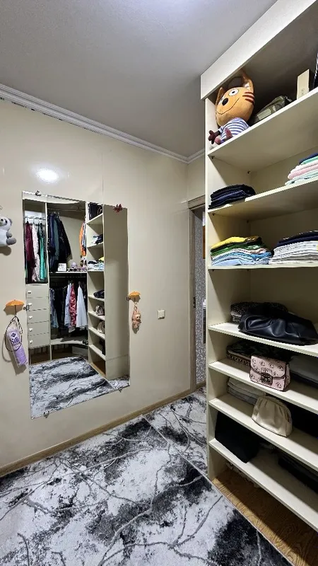 Срочно продаётся квартира с авторским ремонтом и гардеробной.. — фото 9