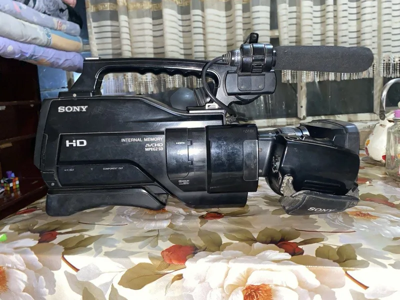 Video kamera Sony HXR-MC 1500 — фото 2