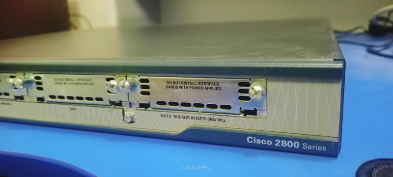 Маршрутизатор Cisco 2801 — фото 1