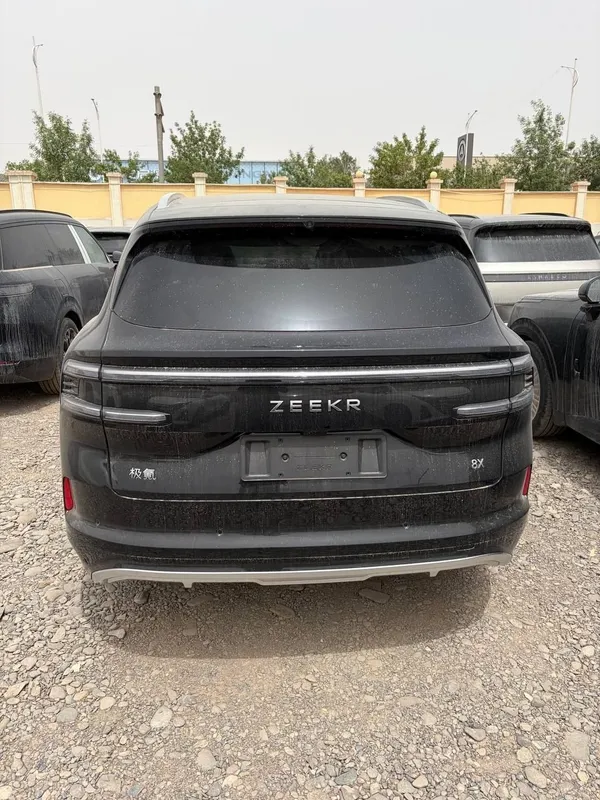 ZEEKR 8X 2026 ULTRA PLUS / 5 местный ВНЕДОРОЖНИК 2.0Т 70кВтч. 3 ZEEKR 8X 2026 ULTRA PLUS / 5 местный ВНЕДОРОЖНИК 2.0Т 70кВтч. 3