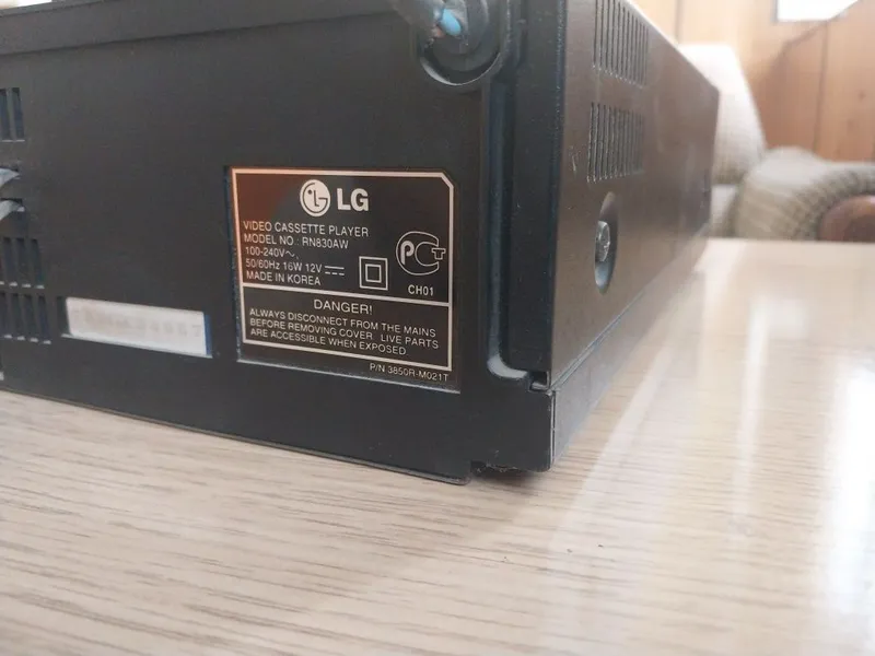 LG RN830AW VHS videomagnitofon sotiladi LG RN830AW original VHS videom 4 LG RN830AW VHS videomagnitofon sotiladi LG RN830AW original VHS videom 4