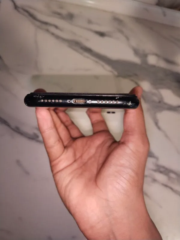 Iphone xr 64gb задняя крышка сломана 2