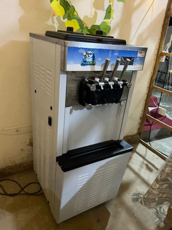Freezer Muzqaymoq aparat 220W sotiladi yangi 2 Freezer Muzqaymoq aparat 220W sotiladi yangi 2