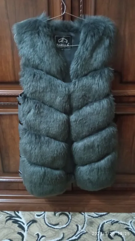 Продаётся меховая безрукавка 2 Продаётся меховая безрукавка 2