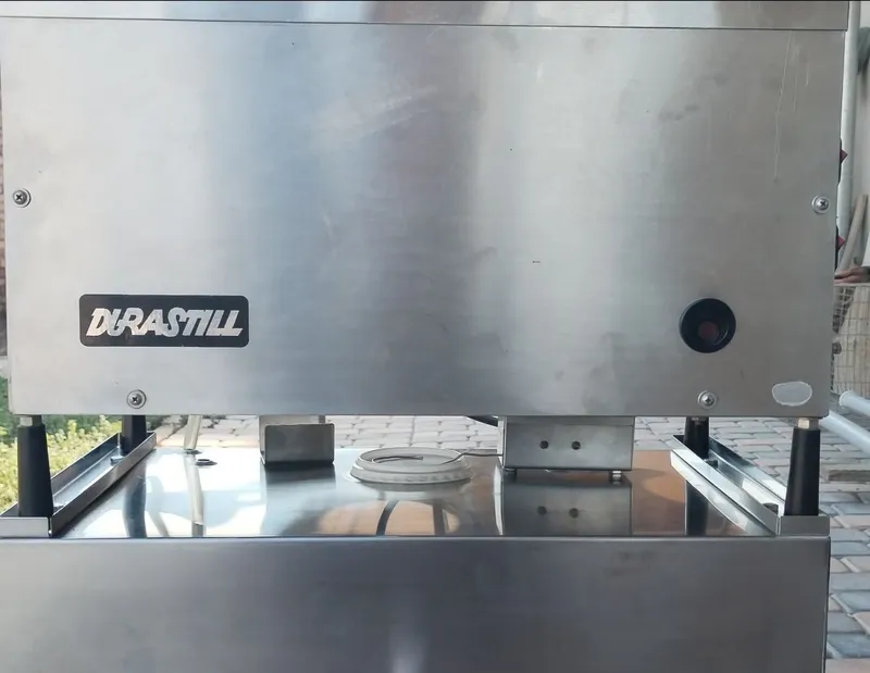 Laboratoriya distillyatori, ishlatilgan. Holati a’lo. 5